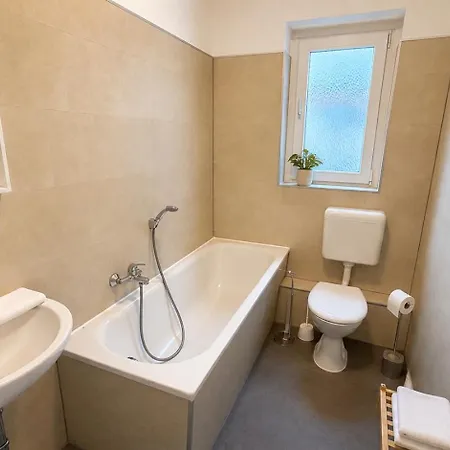 2min Fussweg Vom Bahnhof, Mit Balkon, Wifi, Smart Tv, Hotel-boxspringbetten * Χάλμπερσταντ