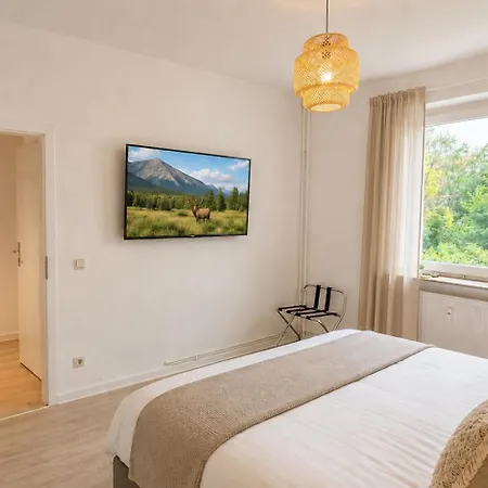 Διαμέρισμα 2min Fussweg Vom Bahnhof, Mit Balkon, Wifi, Smart Tv, Hotel-boxspringbetten