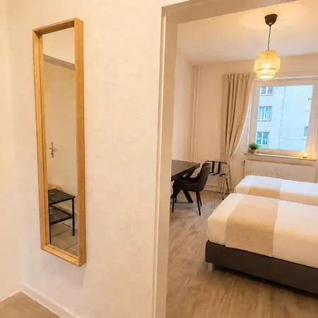 2min Fussweg Vom Bahnhof, Mit Balkon, Wifi, Smart Tv, Hotel-boxspringbetten *