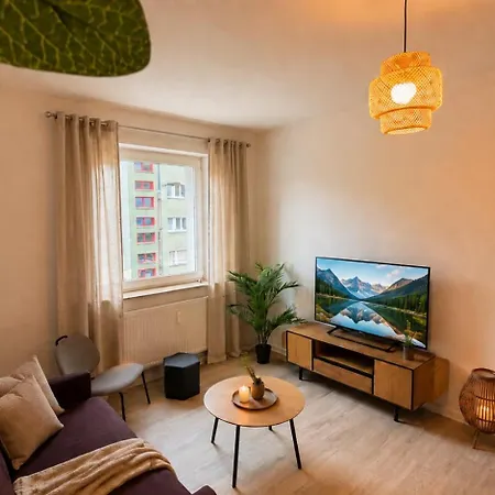 2min Fussweg Vom Bahnhof, Mit Balkon, Wifi, Smart Tv, Hotel-boxspringbetten