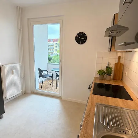 Διαμέρισμα 2min Fussweg Vom Bahnhof, Mit Balkon, Wifi, Smart Tv, Hotel-boxspringbetten *